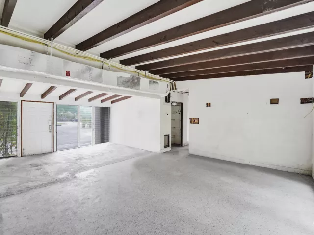 Продажа дома по адресу 2024 NE 26th Drive - фото 8887824