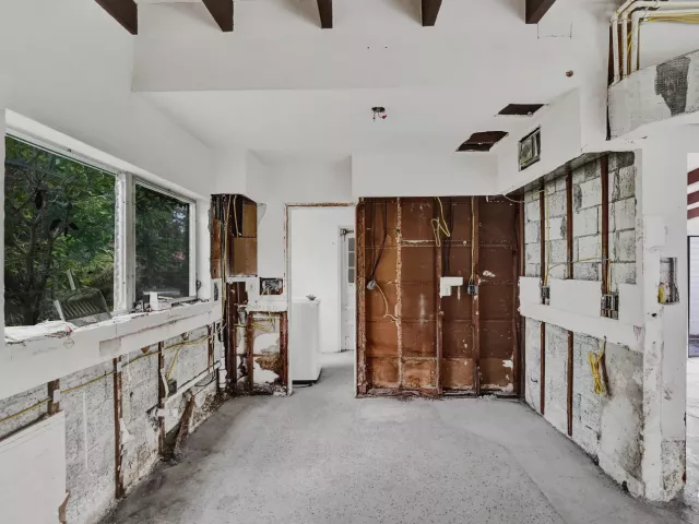 Продажа дома по адресу 2024 NE 26th Drive - фото 8887826