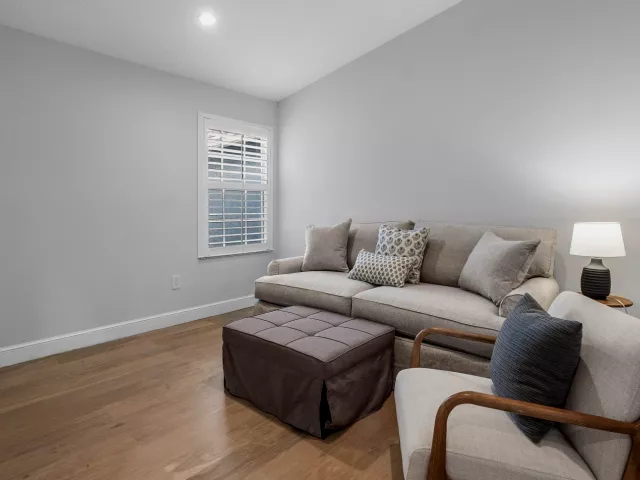 Продажа дома по адресу 900 E Jeffery Street - фото 9250133