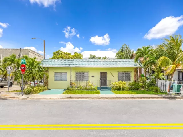 Продажа дома по адресу 1477 NW 2nd St - фото 8862968