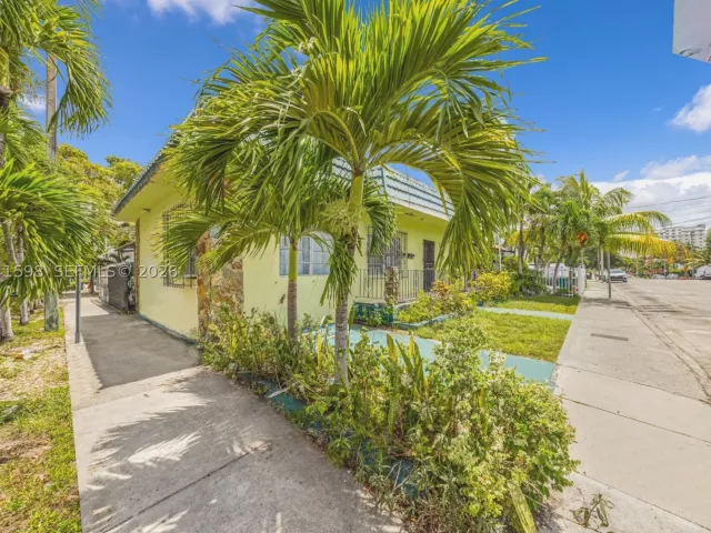 Продажа дома по адресу 1477 NW 2nd St - фото 8862970
