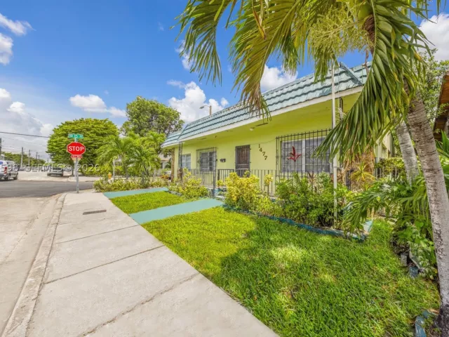 Продажа дома по адресу 1477 NW 2nd St - фото 8862971