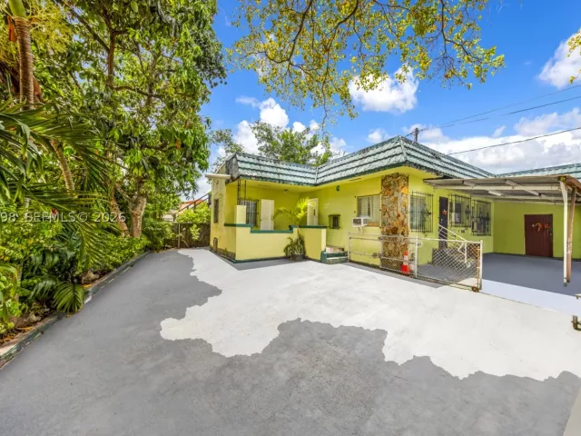 Продажа дома по адресу 1477 NW 2nd St - фото 8862972