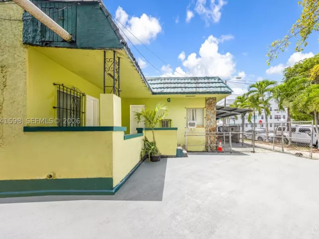 Продажа дома по адресу 1477 NW 2nd St - фото 8862973