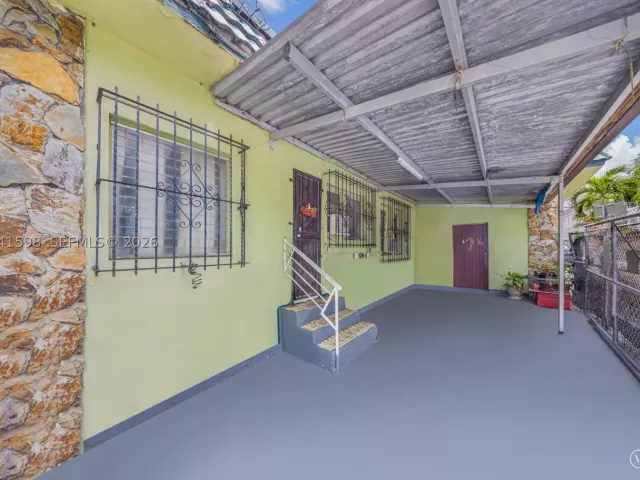 Продажа дома по адресу 1477 NW 2nd St - фото 8862974