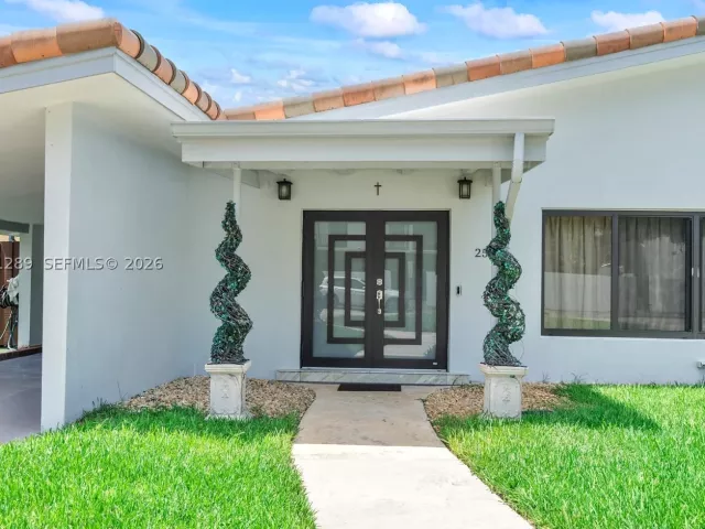 Продажа дома по адресу 2531 NE 195th St - фото 8921388
