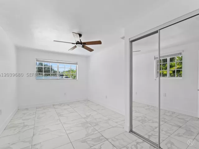 Продажа дома по адресу 110 NE 152nd St - фото 8917490