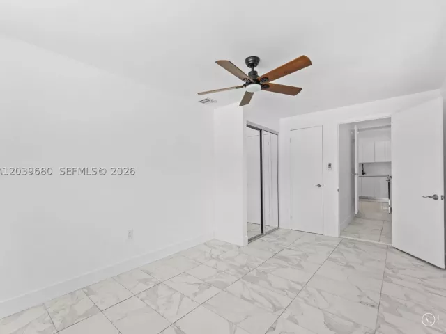 Продажа дома по адресу 110 NE 152nd St - фото 8917491