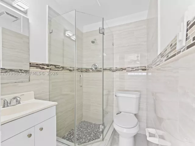 Продажа дома по адресу 110 NE 152nd St - фото 8917493