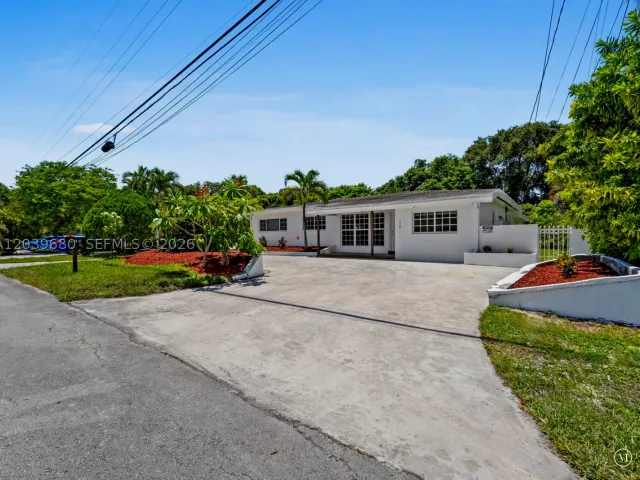Продажа дома по адресу 110 NE 152nd St - фото 8917478