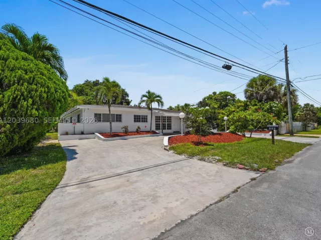 Продажа дома по адресу 110 NE 152nd St - фото 8917480