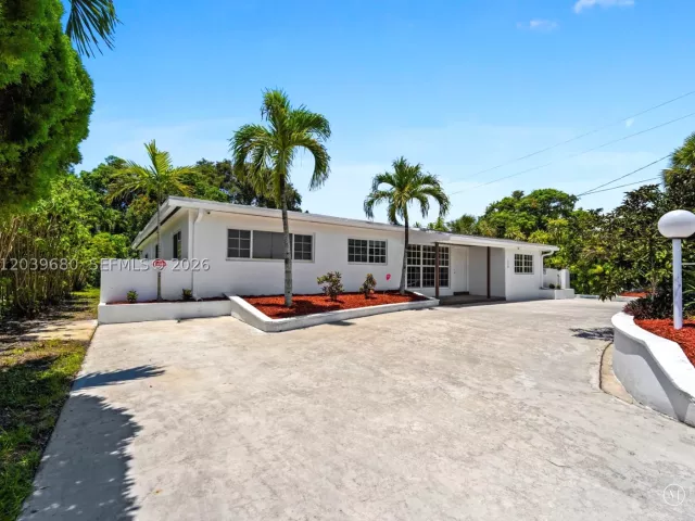 Продажа дома по адресу 110 NE 152nd St - фото 8917481