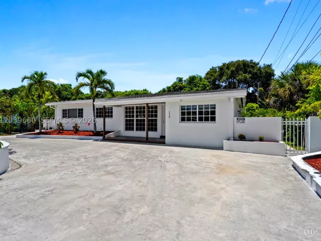 Продажа дома по адресу 110 NE 152nd St - фото 8917482