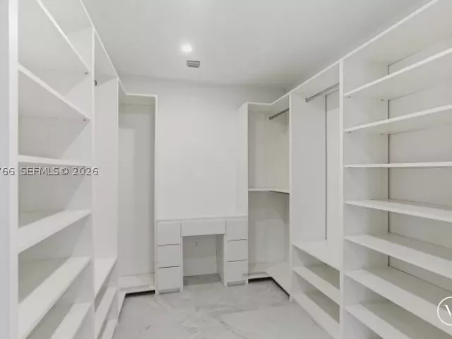Продажа дома по адресу 291 E Shore Dr E - фото 9334972