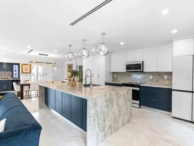 Продажа дома по адресу 291 E Shore Dr E - фото 9334973