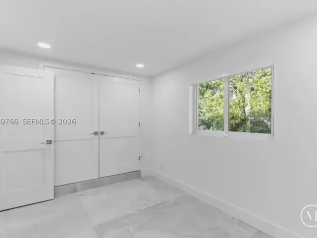 Продажа дома по адресу 291 E Shore Dr E - фото 9334981