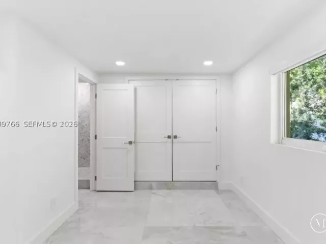 Продажа дома по адресу 291 E Shore Dr E - фото 9334982