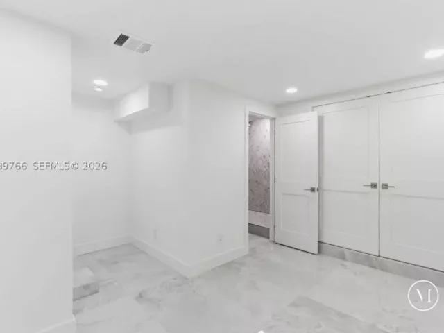 Продажа дома по адресу 291 E Shore Dr E - фото 9334983
