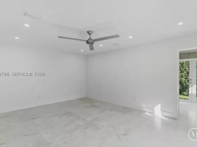 Продажа дома по адресу 291 E Shore Dr E - фото 9334987