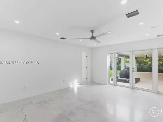 Продажа дома по адресу 291 E Shore Dr E - фото 9334990