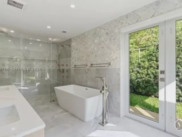 Продажа дома по адресу 291 E Shore Dr E - фото 9334993