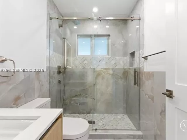 Продажа дома по адресу 291 E Shore Dr E - фото 9334997