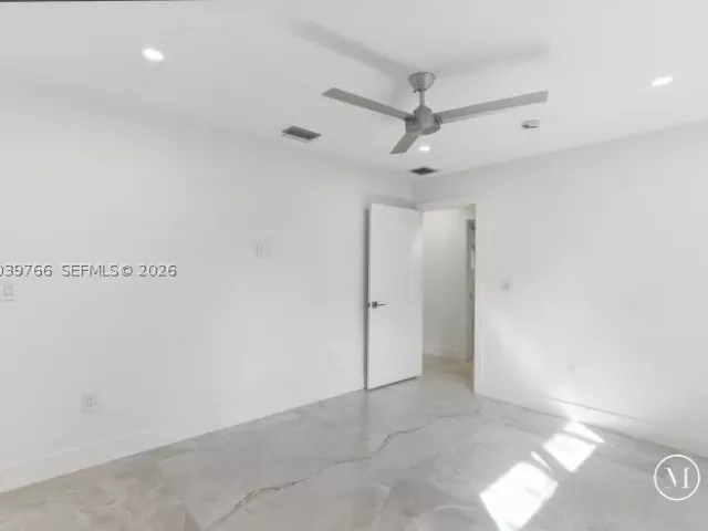 Продажа дома по адресу 291 E Shore Dr E - фото 9335000