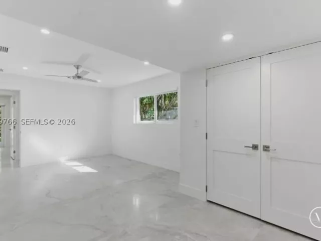 Продажа дома по адресу 291 E Shore Dr E - фото 9335002