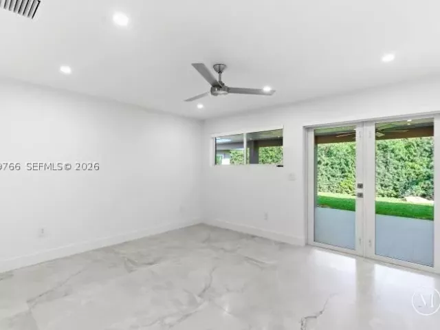 Продажа дома по адресу 291 E Shore Dr E - фото 9335003