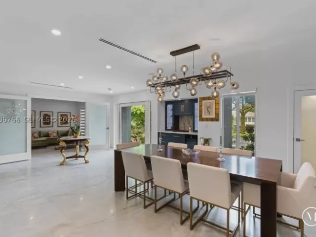 Продажа дома по адресу 291 E Shore Dr E - фото 9335007