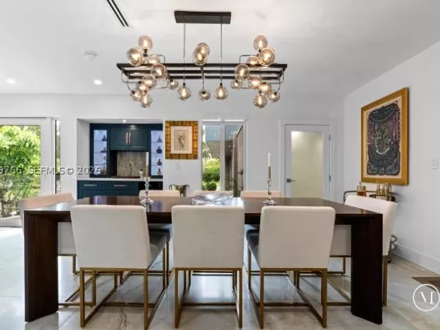 Продажа дома по адресу 291 E Shore Dr E - фото 9335009