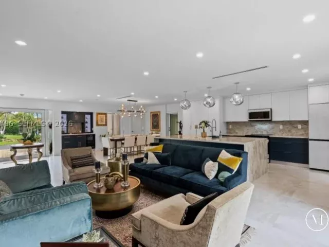Продажа дома по адресу 291 E Shore Dr E - фото 9335011