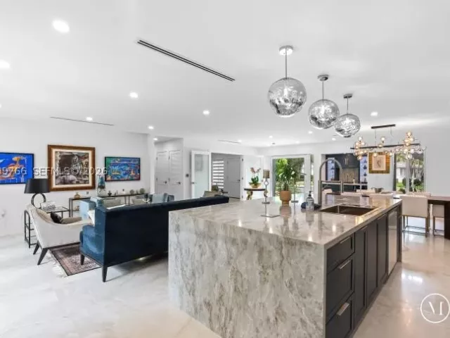 Продажа дома по адресу 291 E Shore Dr E - фото 9335012
