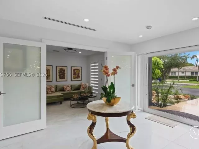Продажа дома по адресу 291 E Shore Dr E - фото 9335016
