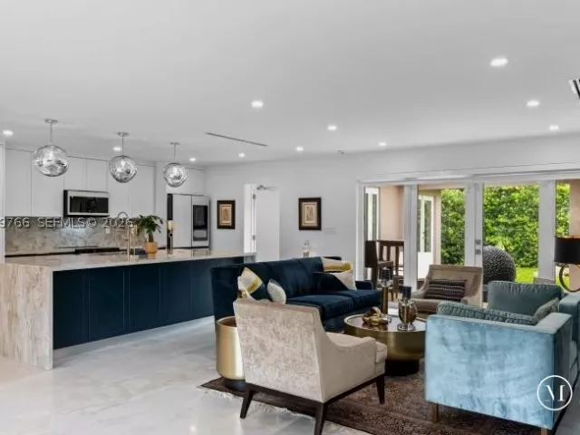Продажа дома по адресу 291 E Shore Dr E - фото 9335017