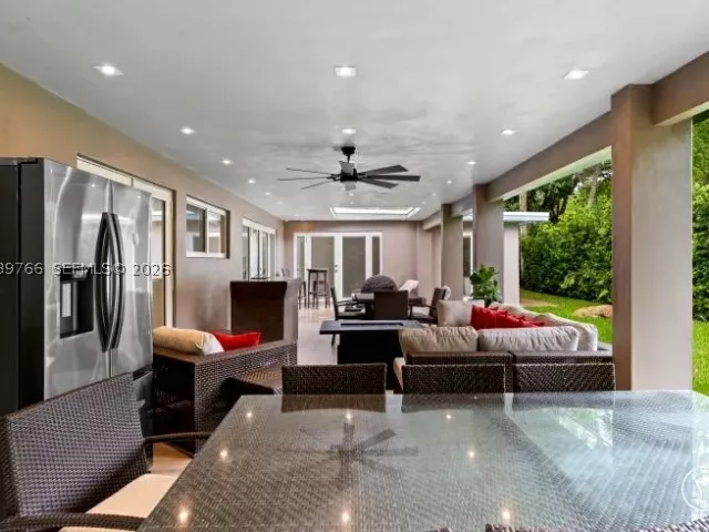 Продажа дома по адресу 291 E Shore Dr E - фото 9335021