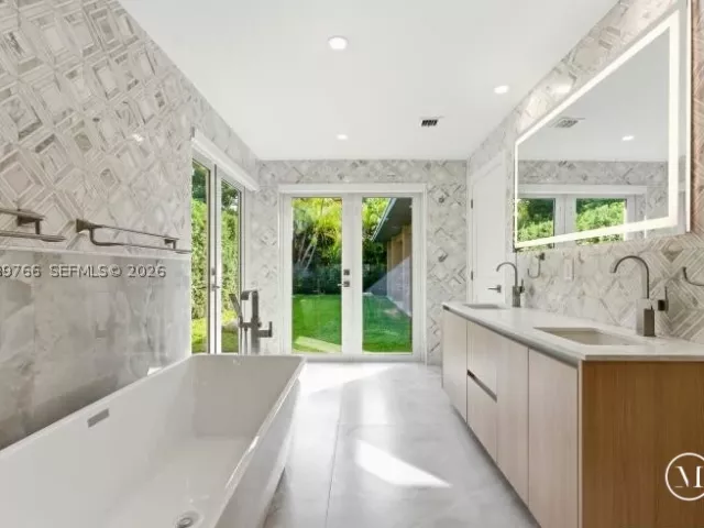 Продажа дома по адресу 291 E Shore Dr E - фото 9334967
