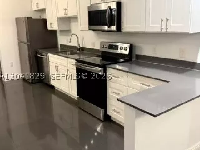 Дом в аренду по адресу 5129 NW 5th Ave / - фото 8884713