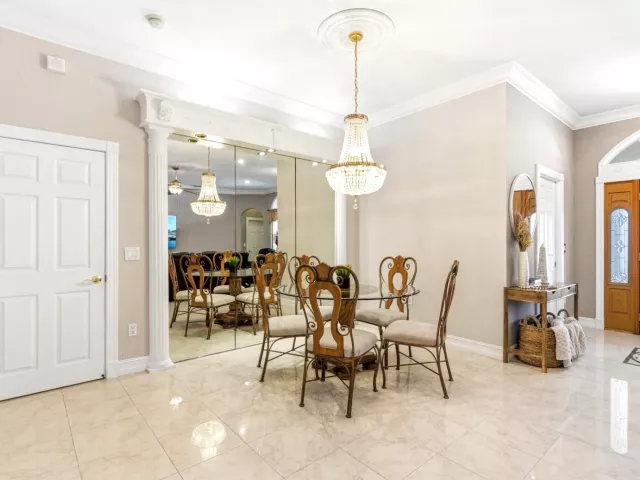 Продажа дома по адресу 2570 SE 4th Place - фото 9360638