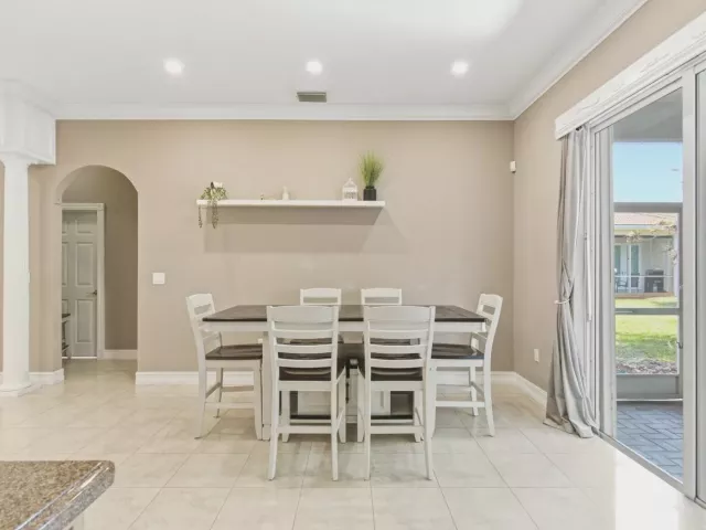 Продажа дома по адресу 2570 SE 4th Place - фото 9360643