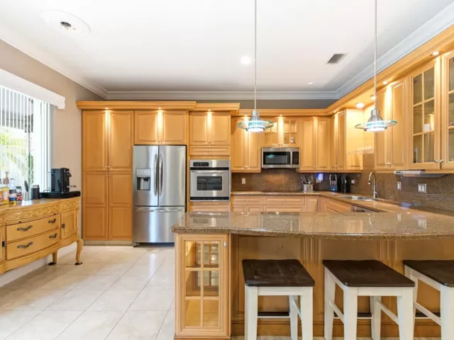 Продажа дома по адресу 2570 SE 4th Place - фото 9360644