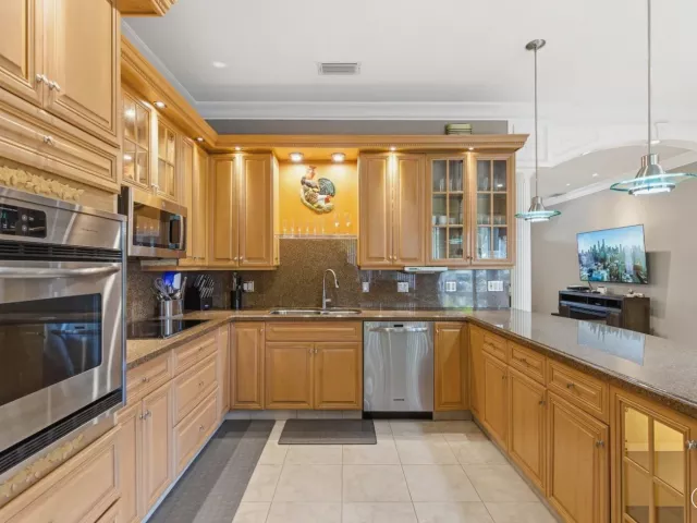 Продажа дома по адресу 2570 SE 4th Place - фото 9360646