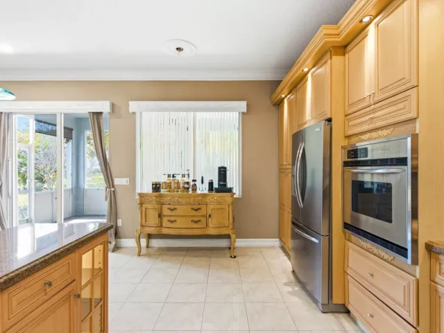Продажа дома по адресу 2570 SE 4th Place - фото 9360647