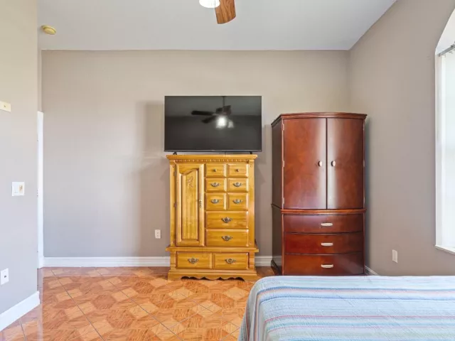 Продажа дома по адресу 2570 SE 4th Place - фото 9360651