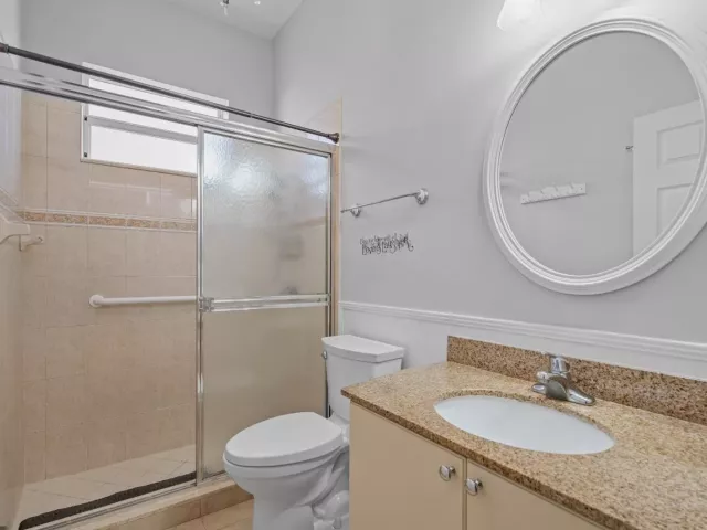 Продажа дома по адресу 2570 SE 4th Place - фото 9360652