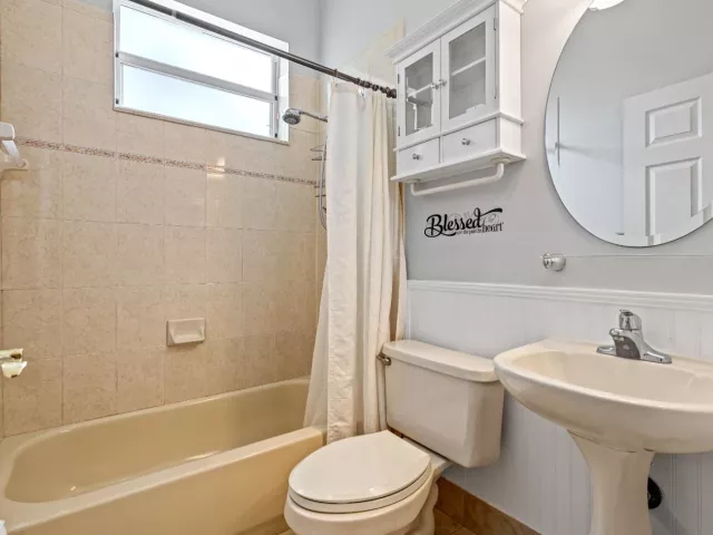 Продажа дома по адресу 2570 SE 4th Place - фото 9360655