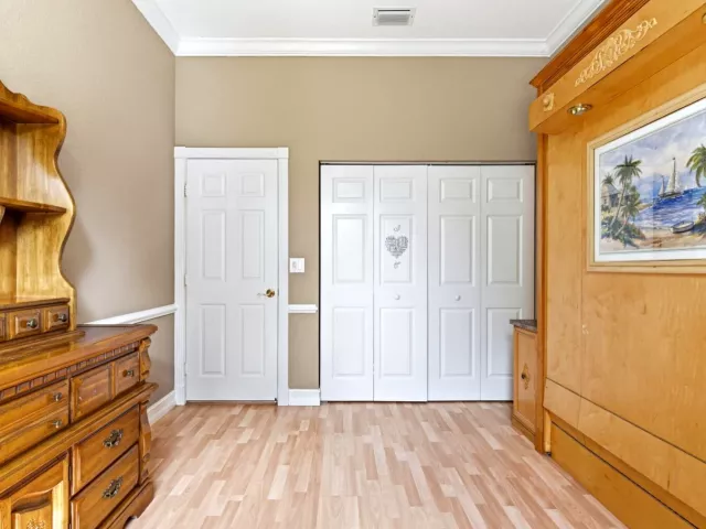 Продажа дома по адресу 2570 SE 4th Place - фото 9360657