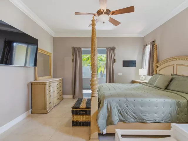 Продажа дома по адресу 2570 SE 4th Place - фото 9360659
