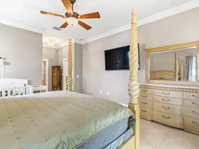 Продажа дома по адресу 2570 SE 4th Place - фото 9360660