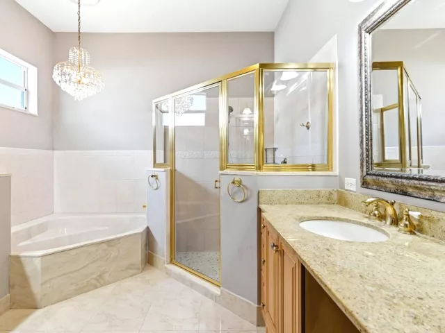 Продажа дома по адресу 2570 SE 4th Place - фото 9360663